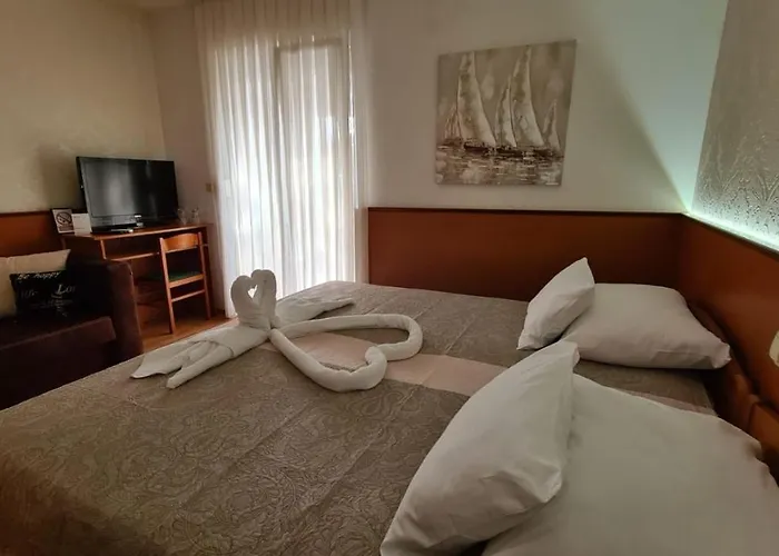 Sobe/rooms Riva Zara