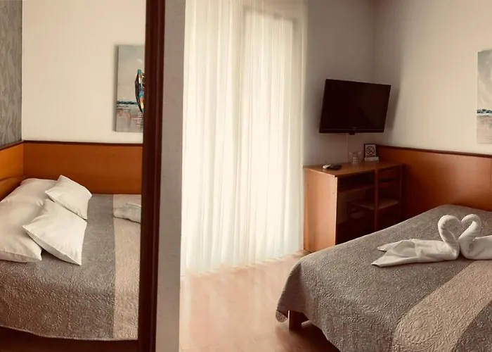 Alojamento de Acomodação e Pequeno-almoço Sobe/rooms Riva 3*