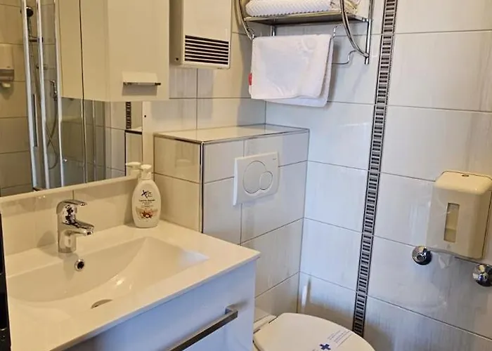 Alojamento de Acomodação e Pequeno-almoço Sobe/rooms Riva