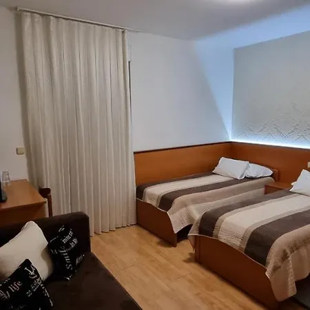 Couette-café Sobe/rooms Riva 3*