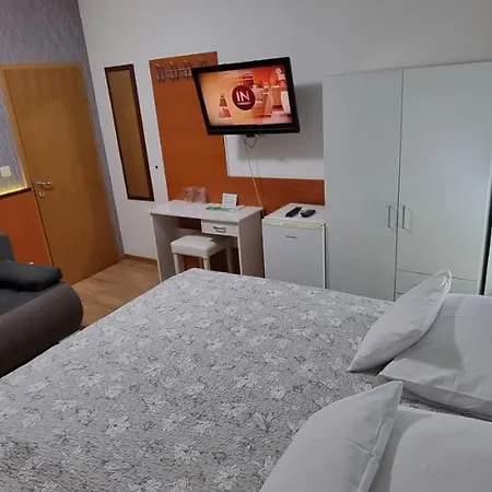 Sobe/rooms Riva 住宿加早餐酒店