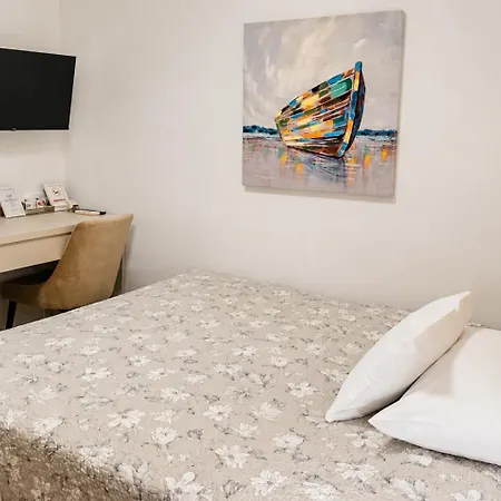 Sobe/rooms Riva Couette-café 3*