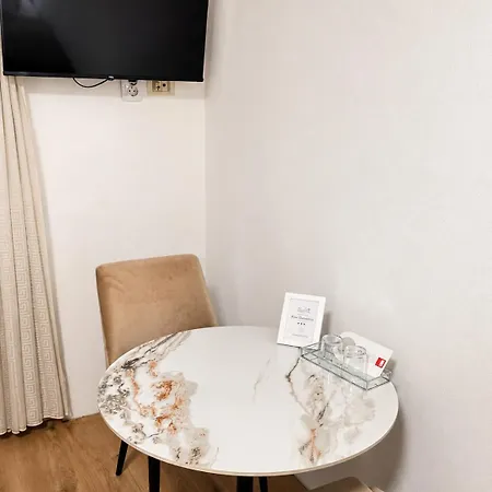 Sobe/rooms Riva Couette-café 3*