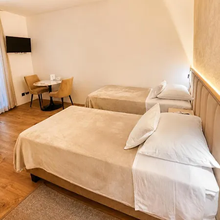 Couette-café Sobe/rooms Riva 3*